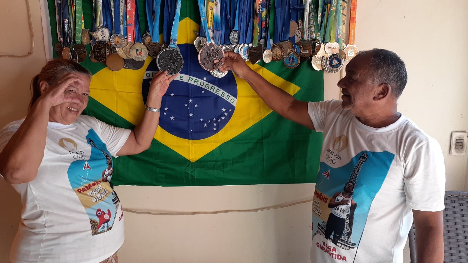 Avós se emocionam com liberação de velocista brasileiro para correr nas Olimpíadas de Paris