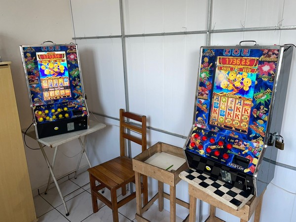Máquinas caça-níqueis e do jogo do bicho são apreendidas em bar no bairro  Village, em Dracena, Presidente Prudente e Região