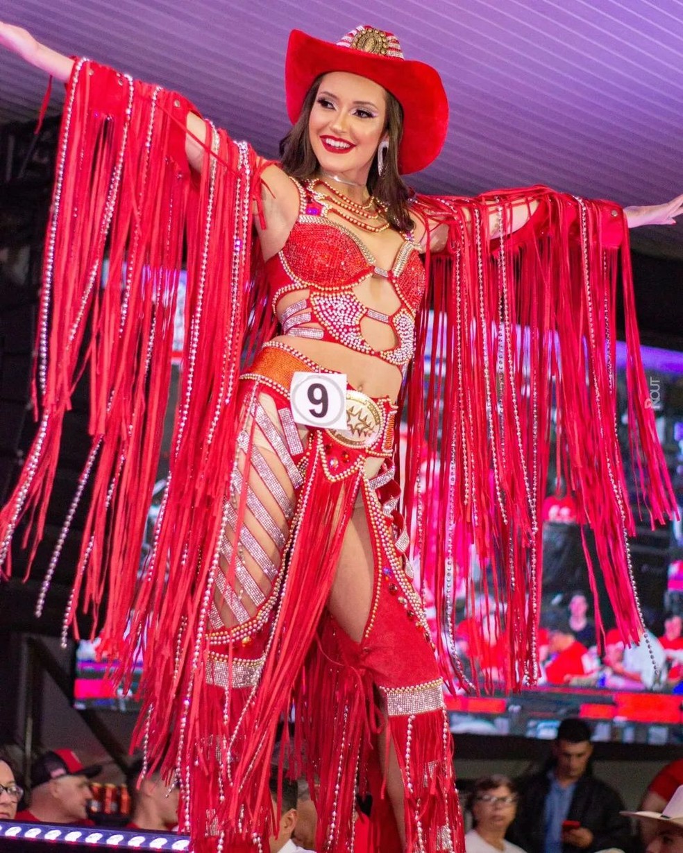 Jovem tentou sucesso em competições no interior de SP antes de ser Miss — Foto: Arquivo Pessoal