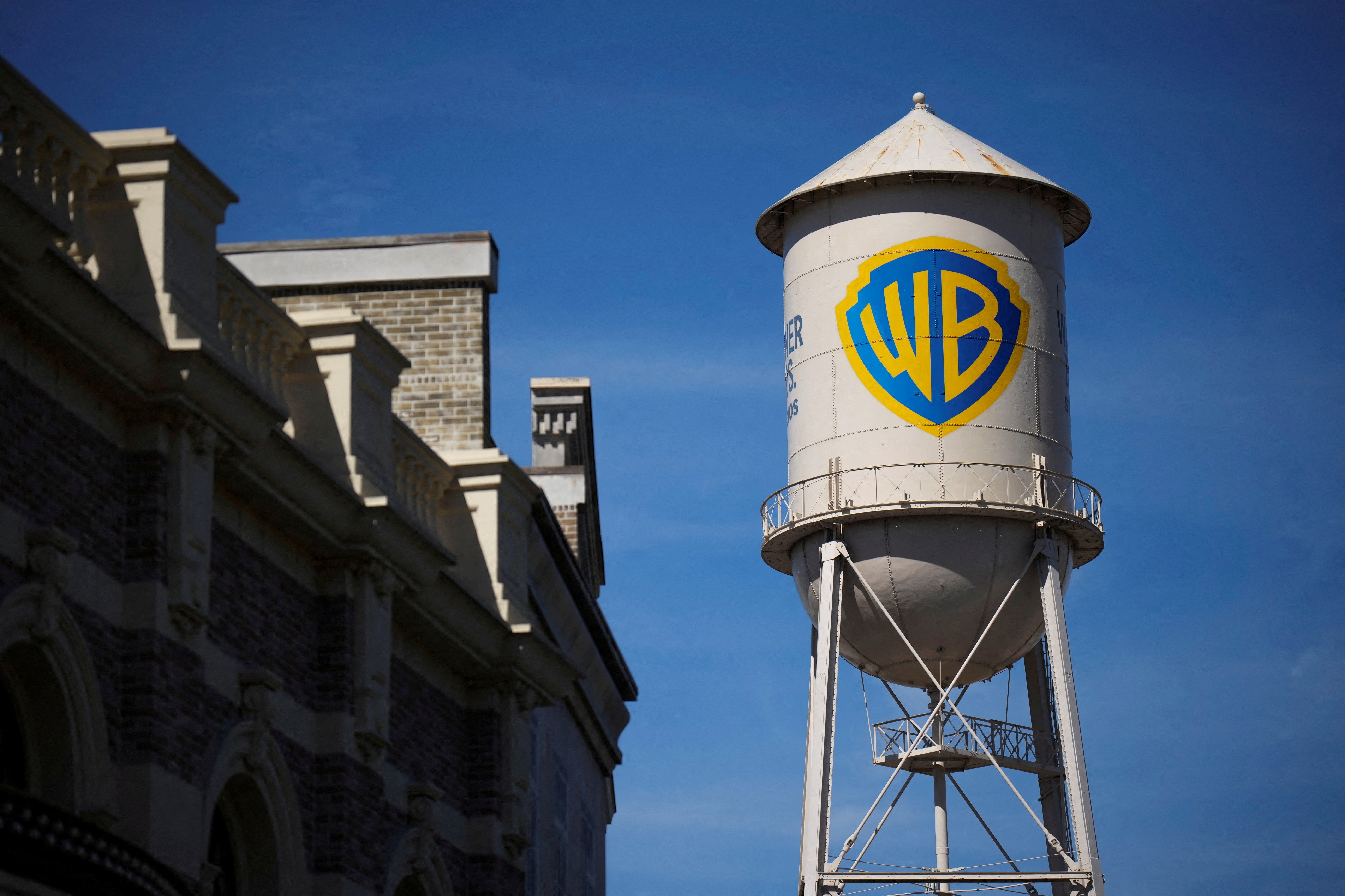 Reino Unido pode intervir em acordo de US$ 110 bilhões entre Paramount e Warner Bros Discovery