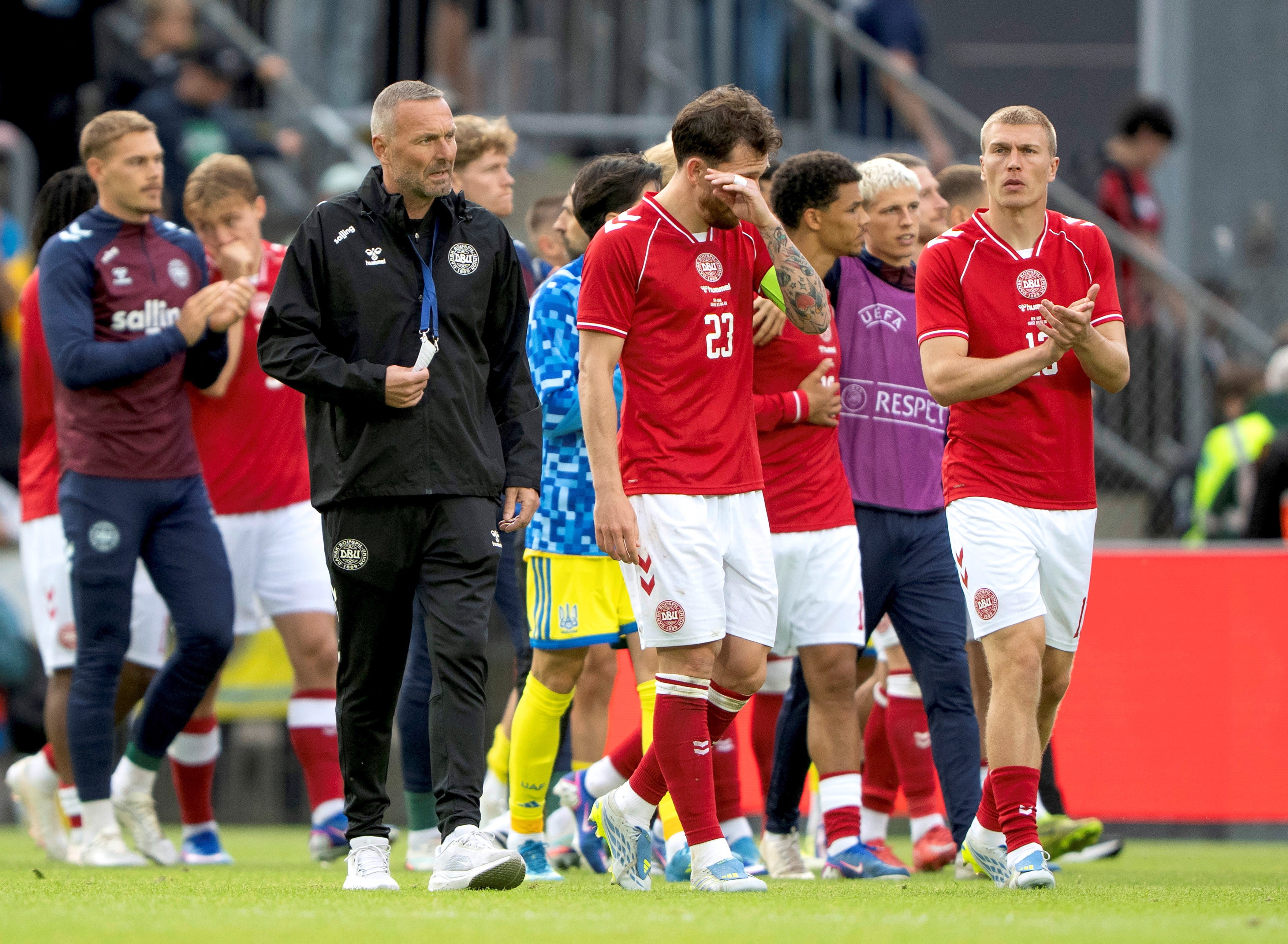 Christian Eriksen desmaia em partida contra a Ucrânia; jogador já precisou ser reanimado durante jogo da Dinamarca