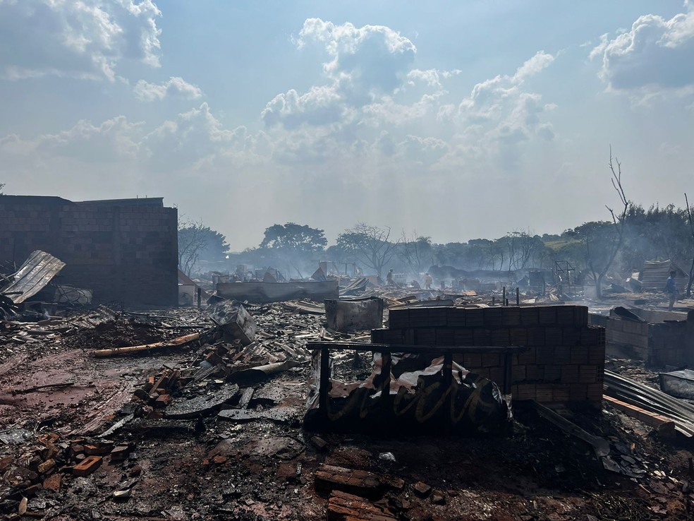 Casas ficaram completamente destruídas. — Foto: Alysson Maruyama/TV Morena