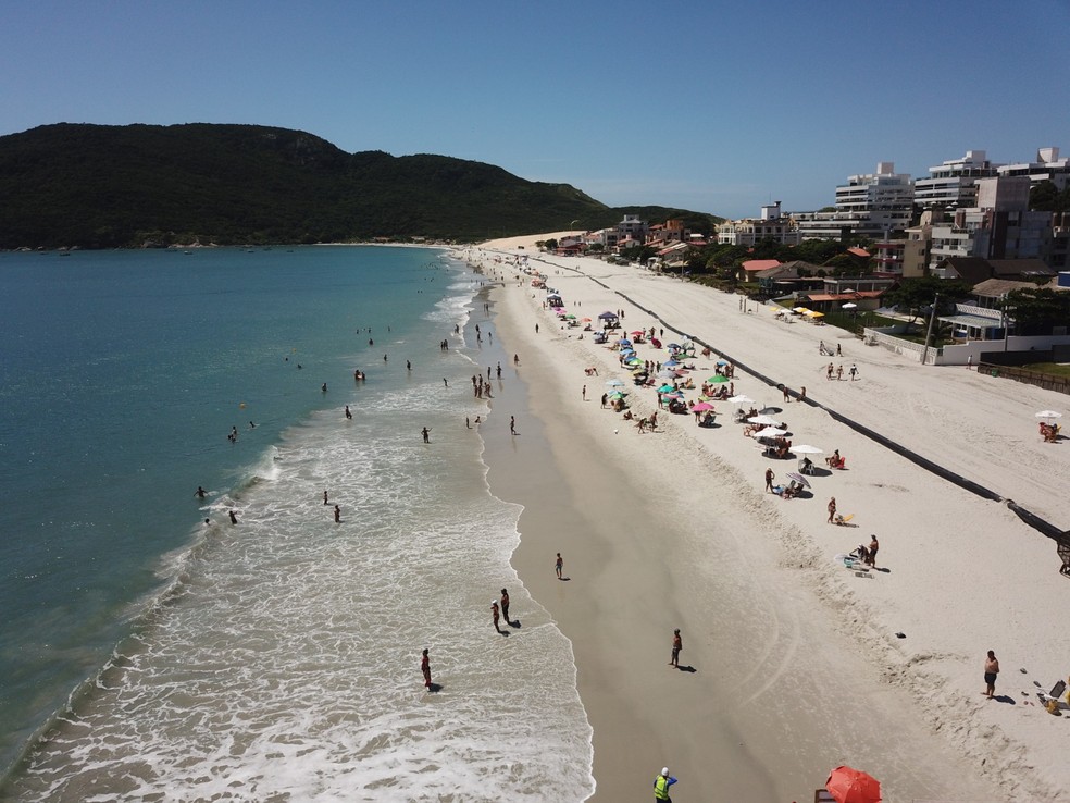  Praia dos Ingleses, em Florianópolis, na época da obra de alargamento — Foto: Prefeitura de Florianópolis/Divulgação