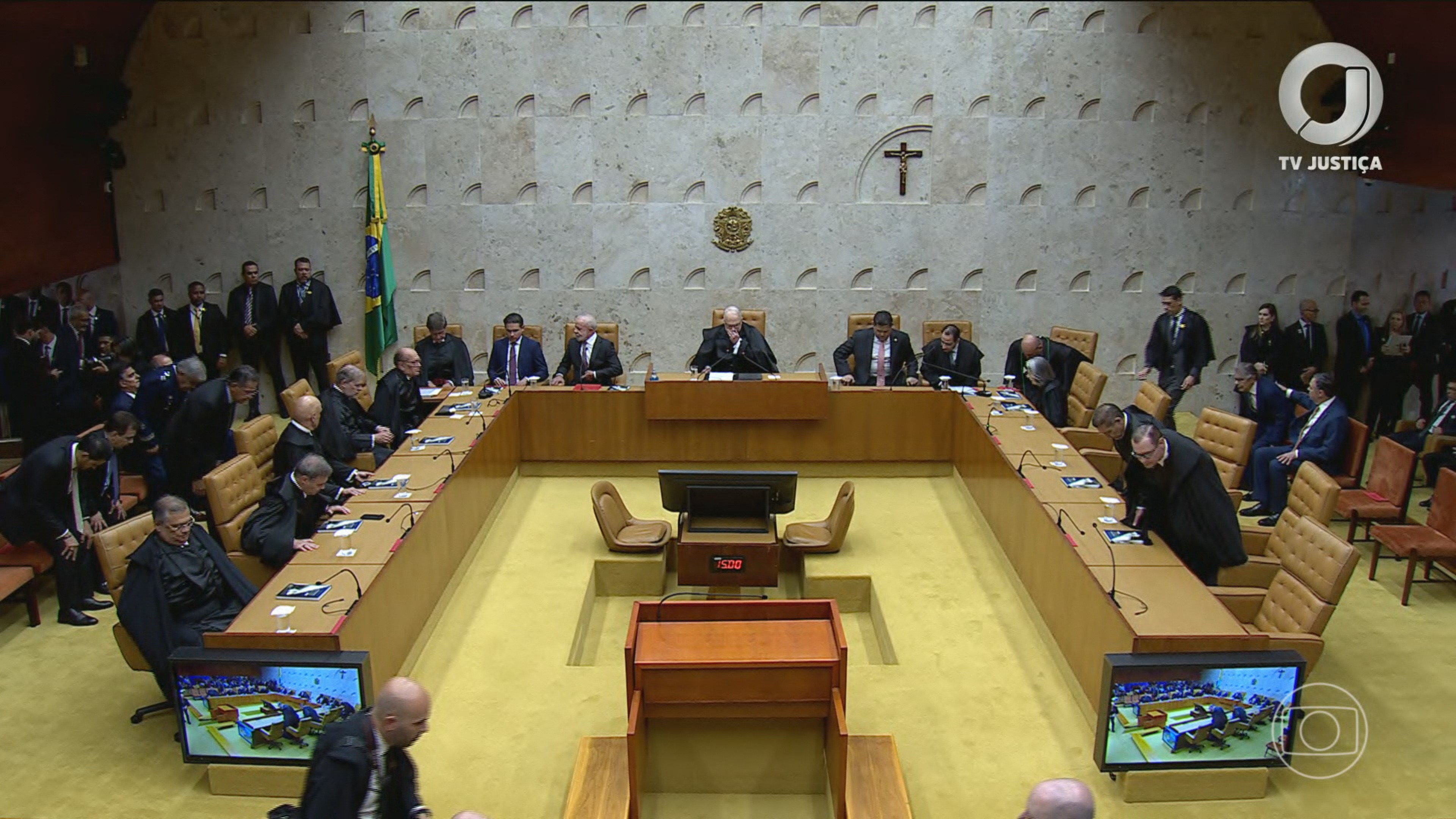 Ministros querem tirar STF do foco, mas veem Corte arrastada para crise e temem contaminação de julgamentos