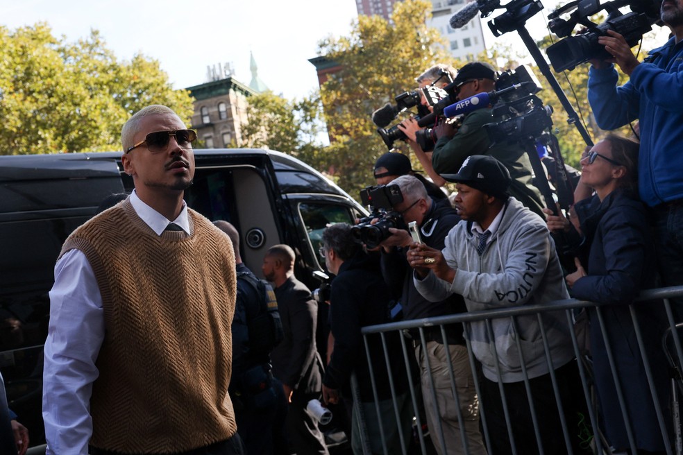 Quincy Taylor Brown, filho do rapper, chega ao tribunal para a audiência de sentença de Sean "Diddy" Combs — Foto: REUTERS/Shannon Stapleton
