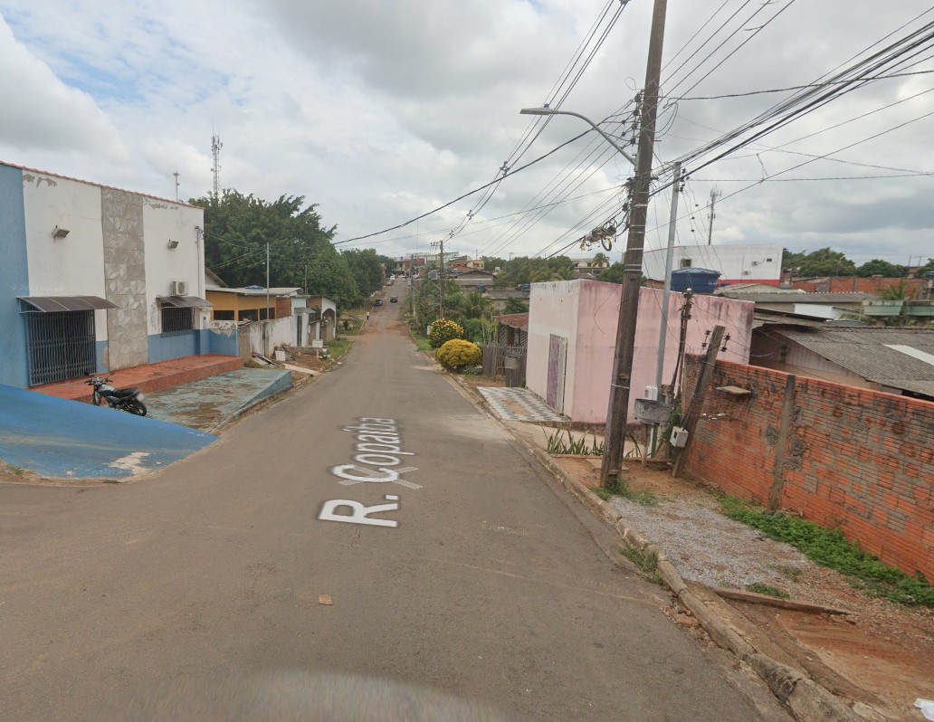 Idoso é atropelado por caminhonete e é arrastado por 20 metros em via de Rio Branco