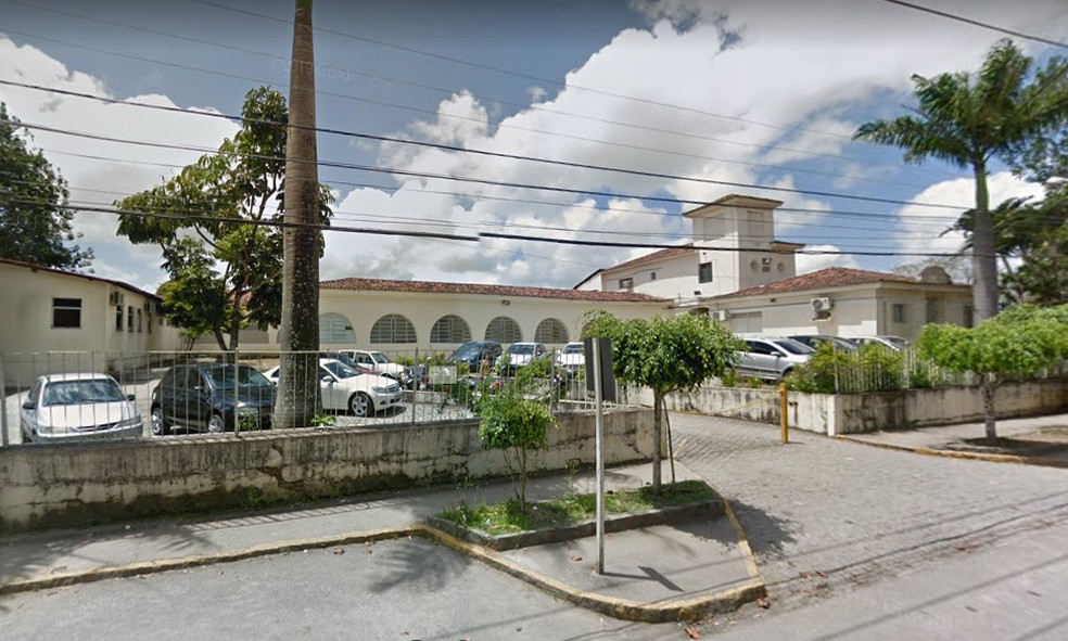 Duas vítimas foram para o Hospital Regional Dom Moura, em Garanhuns — Foto: Google Street View/Reprodução