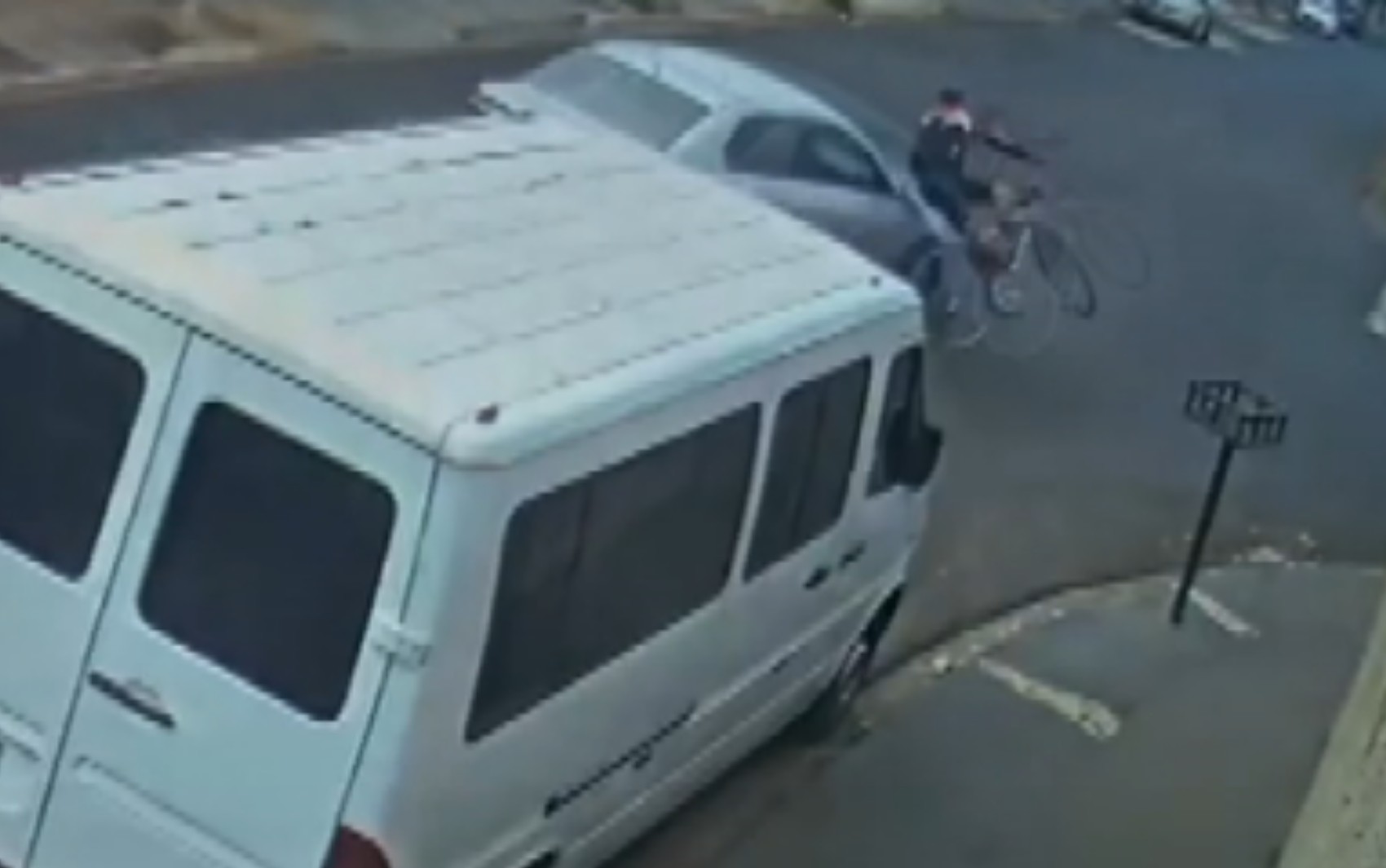 Motorista é suspeita de atropelar ciclista de propósito após briga em Ribeirão Preto; VÍDEO