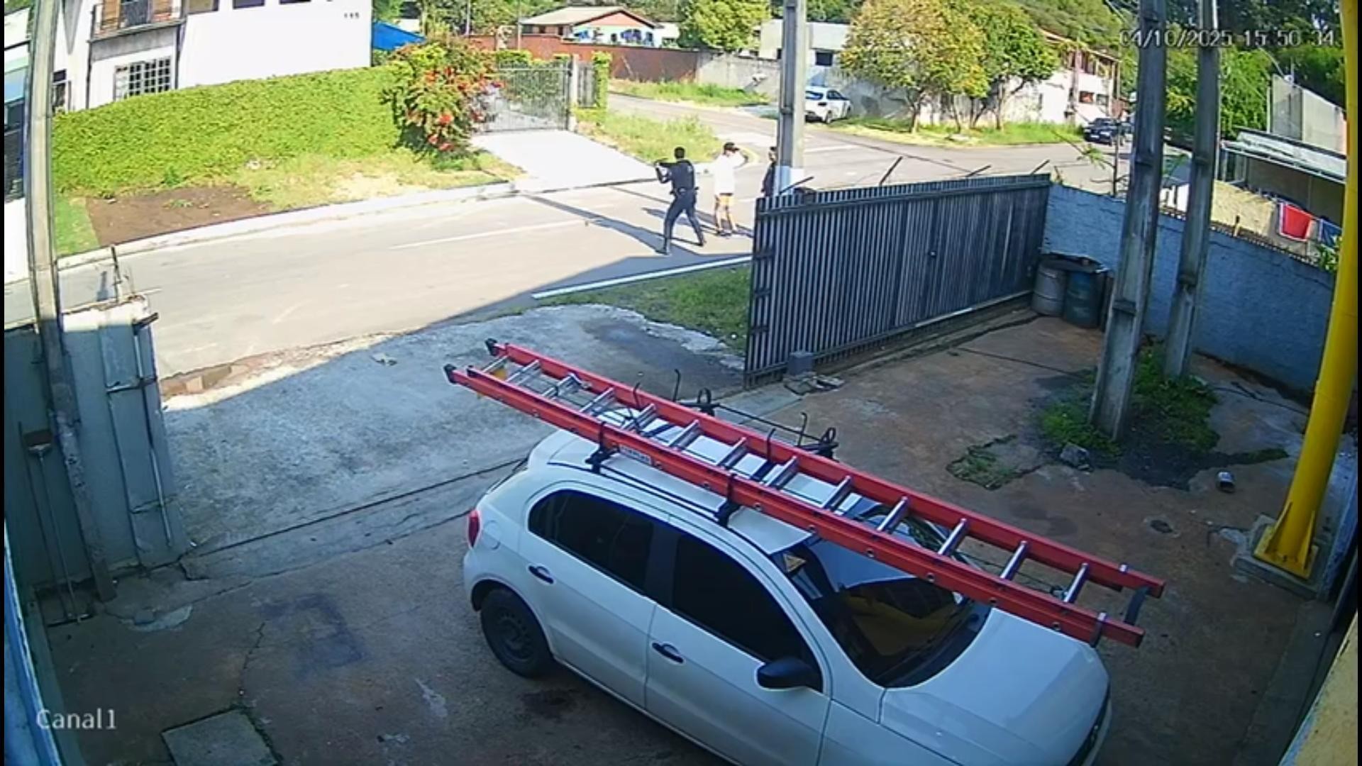 Vídeo: guardas municipais são investigados após agredirem homem em abordagem na Grande Curitiba