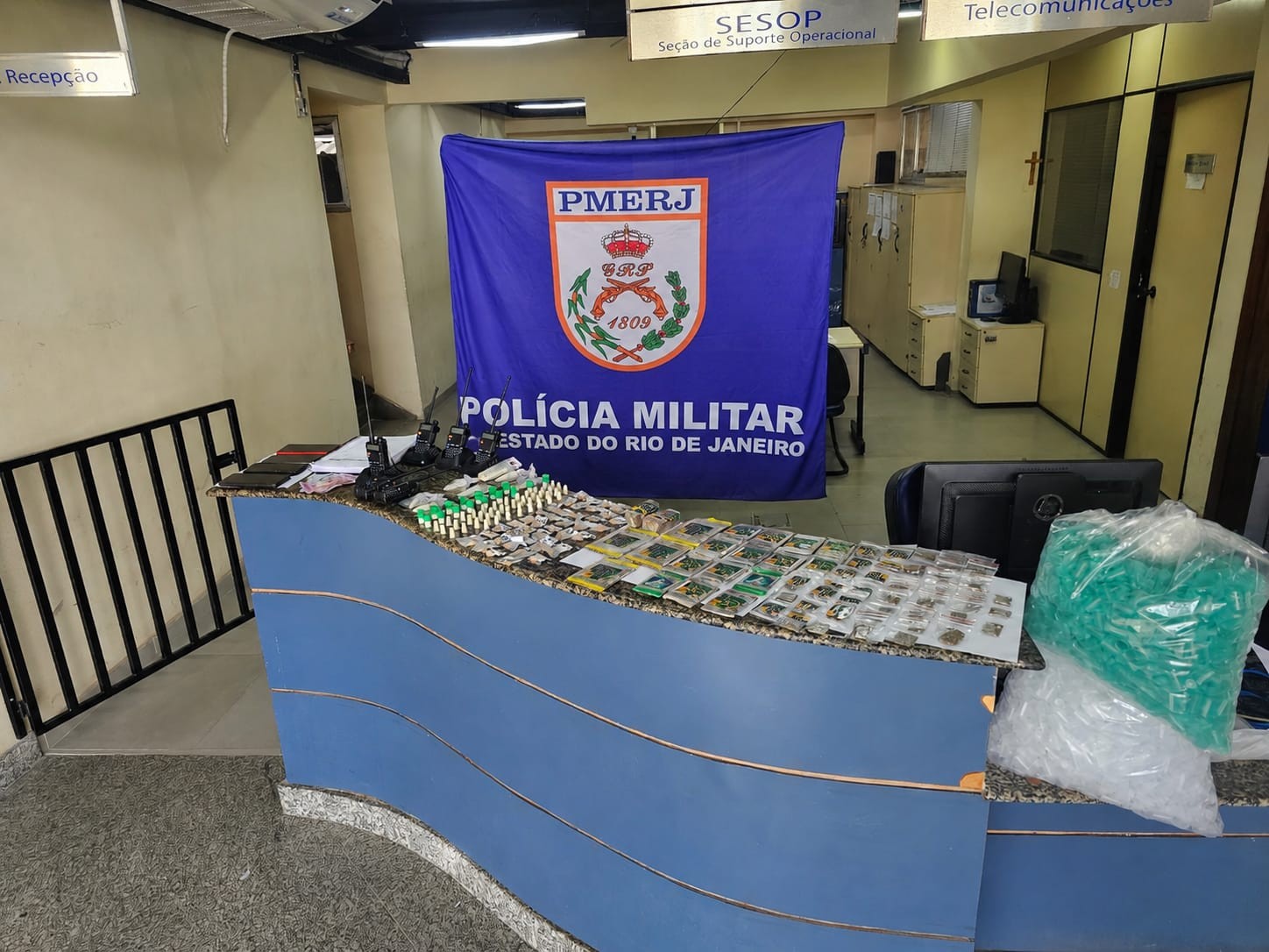 Dois homens são presos com drogas em Angra dos Reis