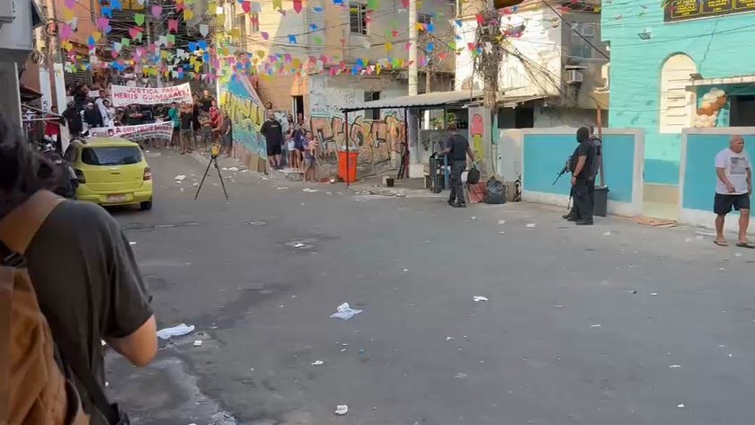 Polícia Civil faz perícia onde office-boy morreu baleado em festa junina