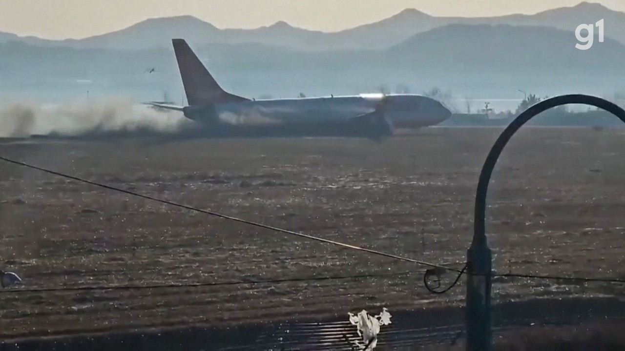 Duas pessoas são resgatadas com vida após avião explodir na Coreia do Sul