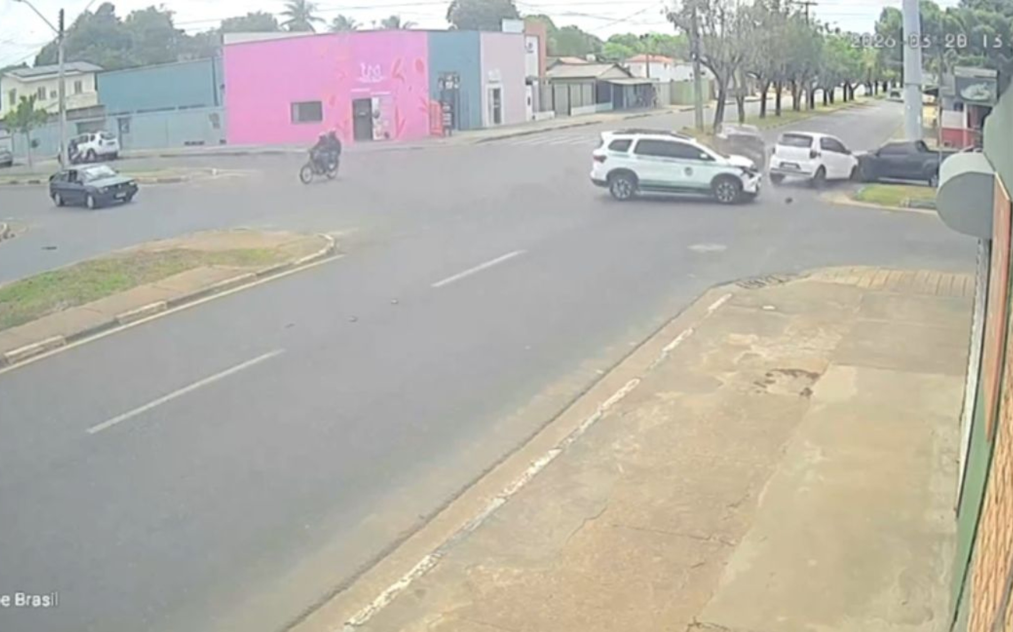 Acidente com quatro carros deixa mulher ferida em cruzamento de Boa Vista; VÍDEO 