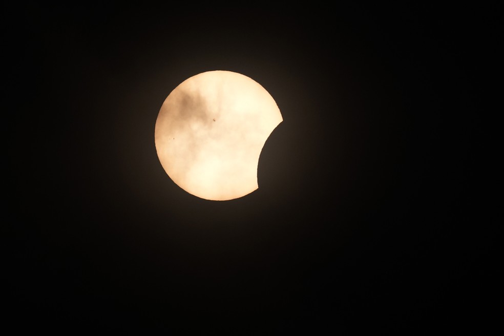 O início do eclipse solar no Texas — Foto: LM Otero/AP Photo