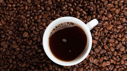 Quem são os concorrentes do café do Brasil e por que seria difícil substituir o país no fornecimento aos EUA - Brasil responde por 44% da produção global de café do tipo arábica, o mais comprado pelos norte-americanos, e detém um terço do mercado dos EUA. Concorrentes têm colheitas significativamente menores.