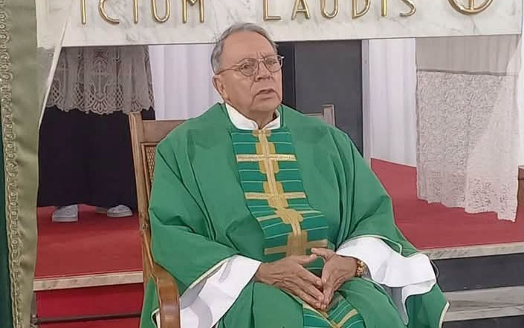 Vigário ferido em acidente que matou padre e mulher segue internado em estado grave em MG