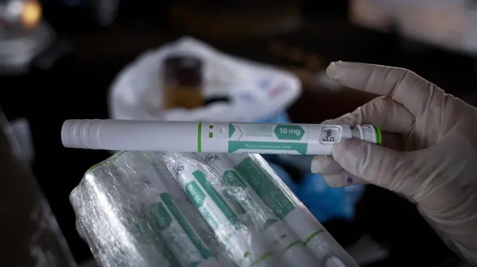 Farmac&ecirc;utica que desenvolve a retatrutida nem come&ccedil;ou a comercializar o produto, mas vers&otilde;es "piratas" j&aacute; s&atilde;o usadas por brasileiros &mdash; Foto: Fernando Otto/BBC