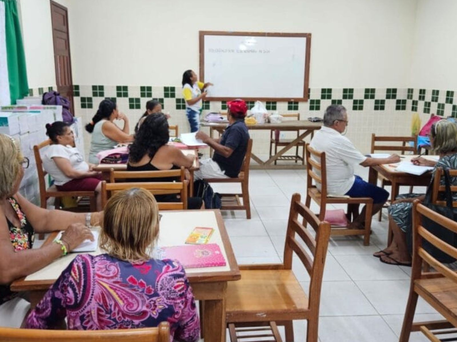 Analfabetismo tem leve queda, mas segue acima da média nacional no Acre, diz IBGE