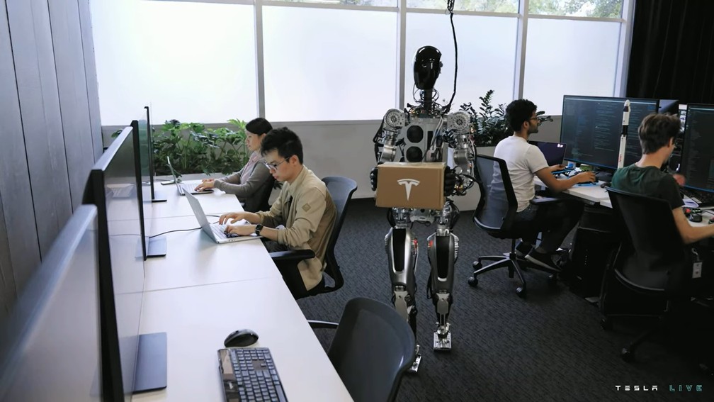 Tesla Optimus: Elon Musk posta novo vídeo do robô humanoide de sua empresa  