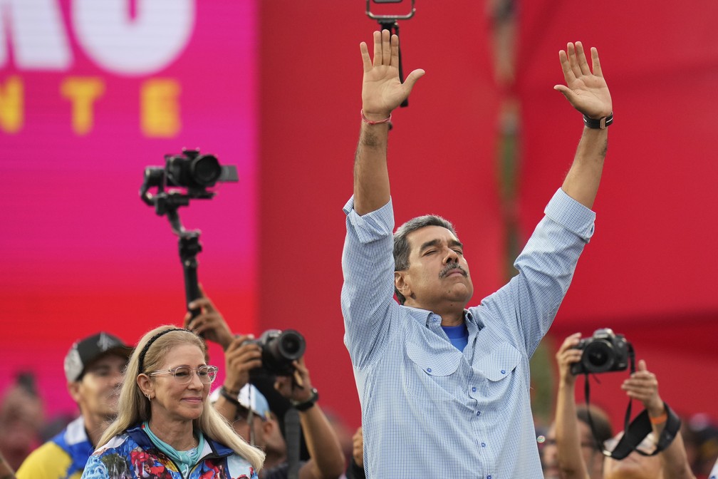 MST CELEBRA REELEIÇÃO de MADURO e RECEBE CRÍTICAS até da ESQUERDA!