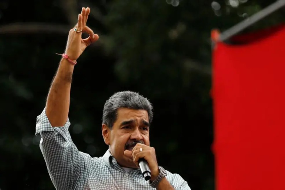 Para María Corina Machado, Nicolás Maduro está cada vez mais sozinho. O presidente venezuelano acusou Machado de ter fugido para a Espanha, junto com González — Foto: Getty Images/BBC