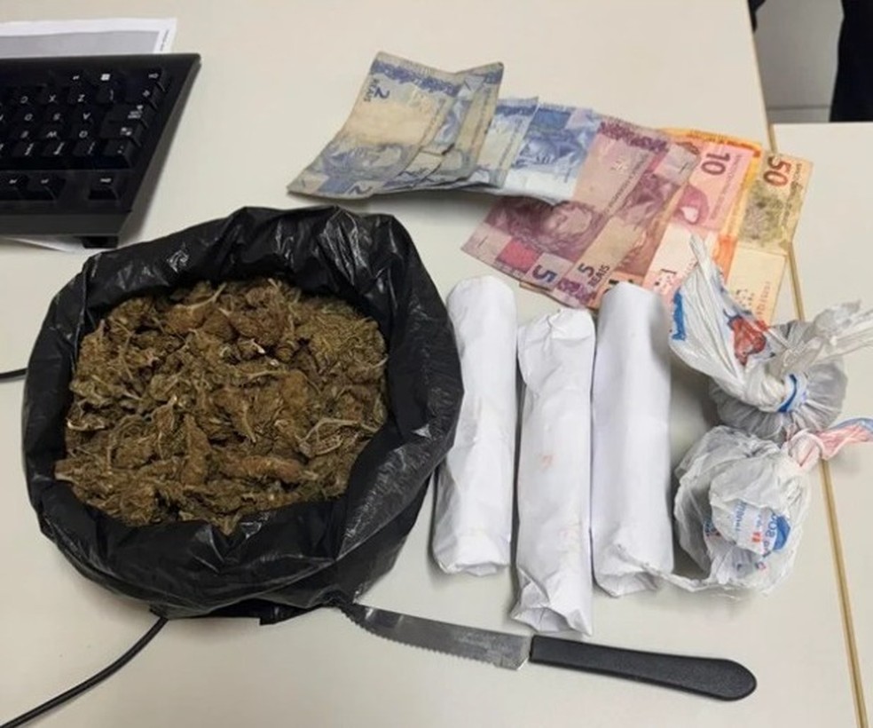 Material apreendido com o adolescente — Foto: Divulgação/Polícia Civil