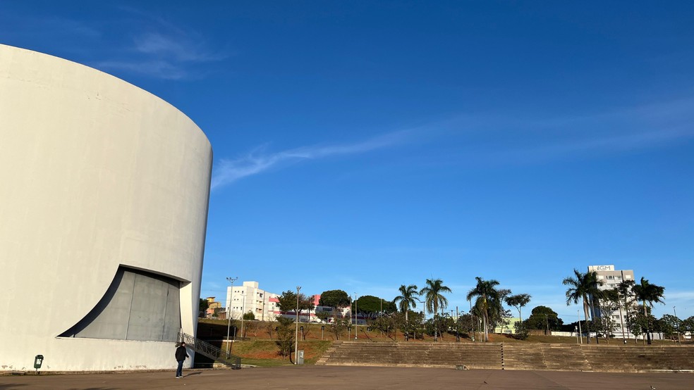 Área externa do Teatro Municipal de Uberlândia — Foto: Adreana Oliveira/g1