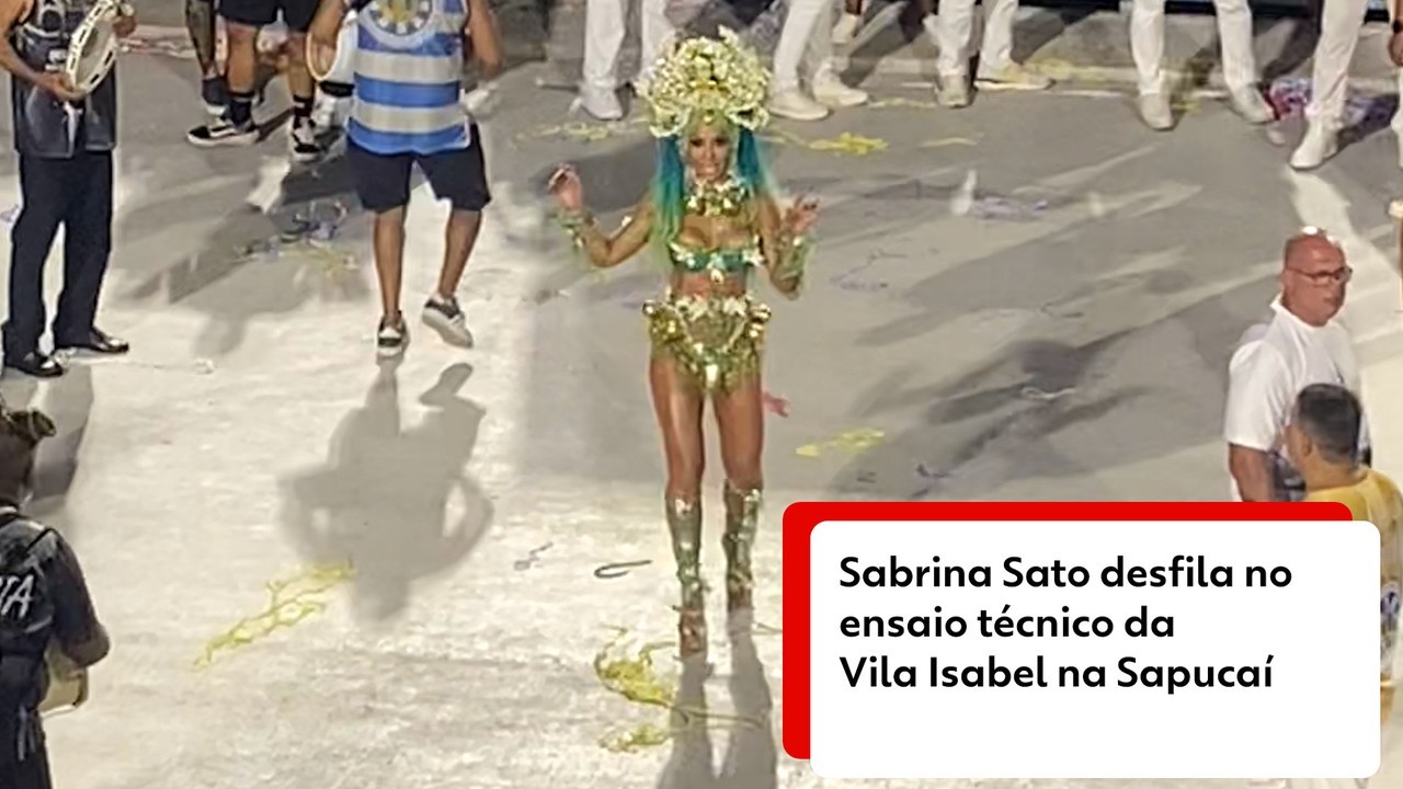 Sabrina Sato agita público em noite de ensaios técnicos na Sapucaí
