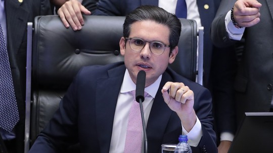 Congresso terá 90 dias para decidir se abre processo contra parlamentar, segundo novo texto da PEC da blindagem - 