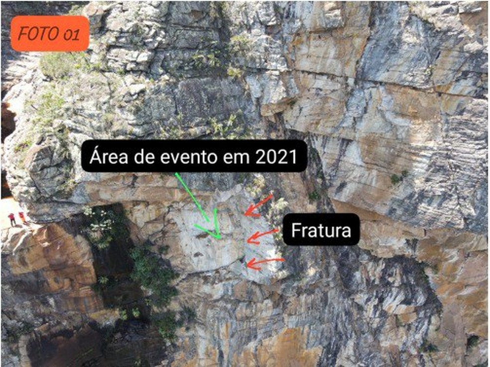 Fissura é encontrada em estrutura de cachoeira do Tabuleiro, em Conceição do Mato Dentro — Foto: Divulgação/Corpo de Bombeiros