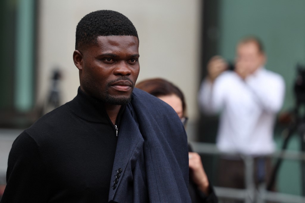 Thomas Partey, ex-jogador do Arsenal acusado de estupro, obtém liberdade sob fiança
