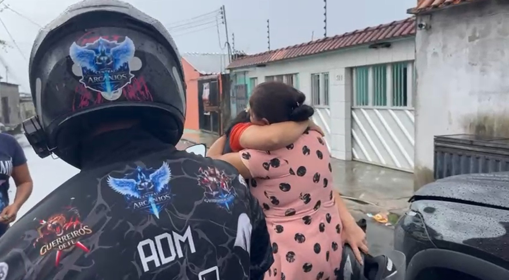 Mulher é sequestrada durante assalto a casa em Manaus e consegue fugir dos suspeitos horas depois