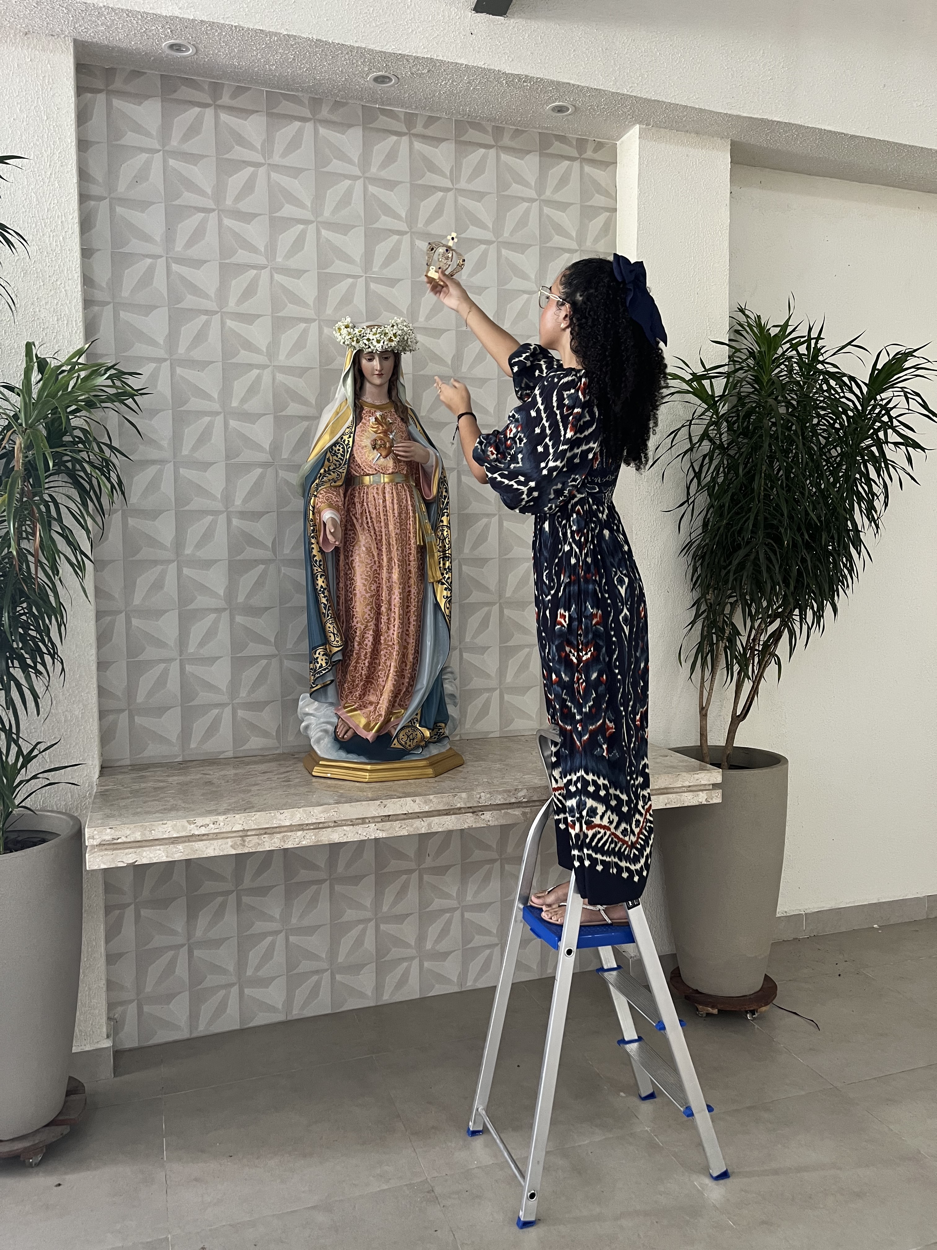 Coroação do Imaculado Coração de Maria emociona no Claretiano Colégio Ji-Paraná