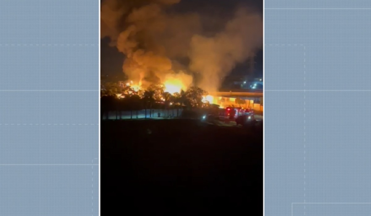 Incêndio destrói fábrica de paletes de madeira em Americana