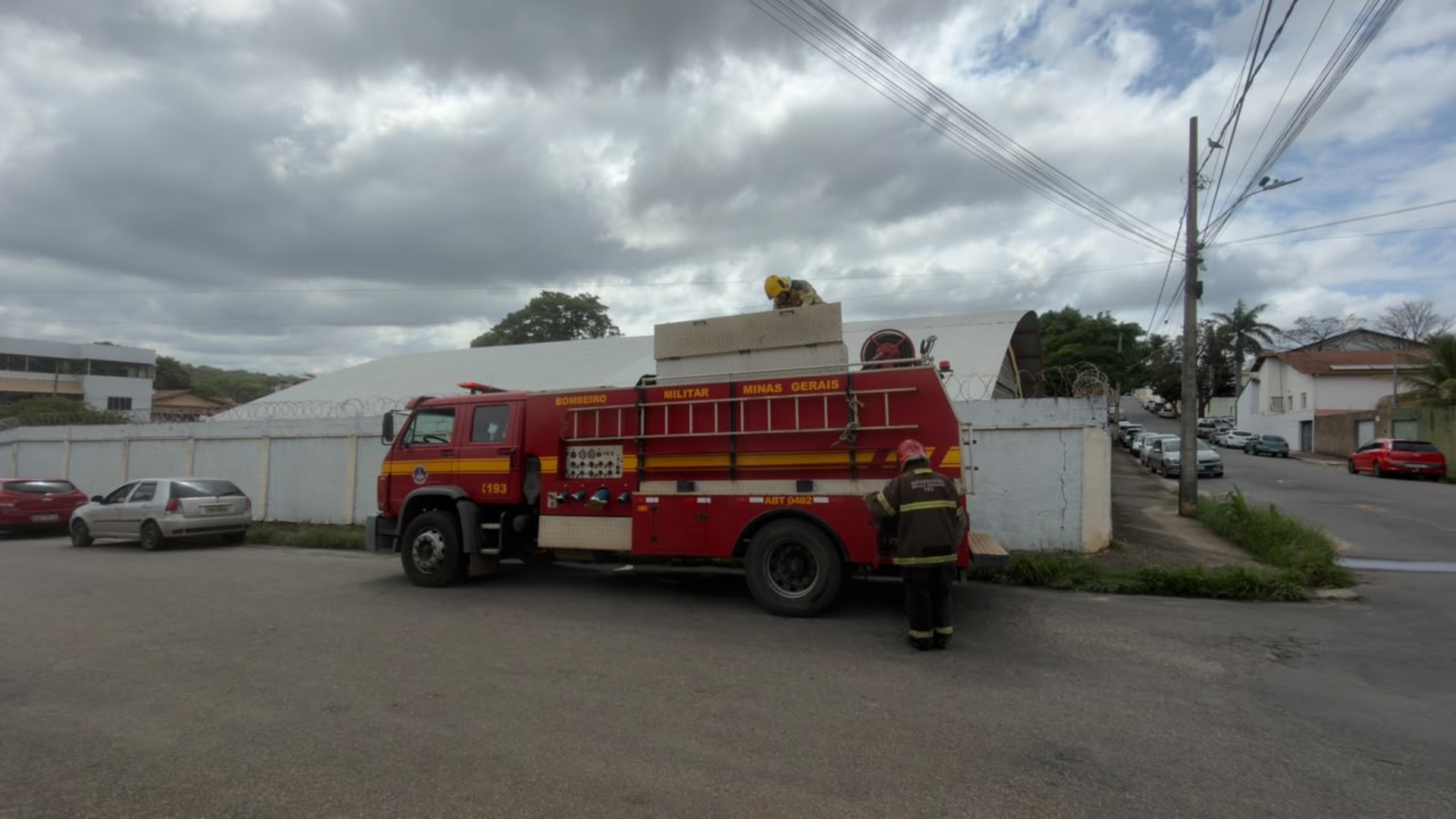 Escola tem princípio de incêndio e suspeita de furto antes do início da votação em Bom Despacho