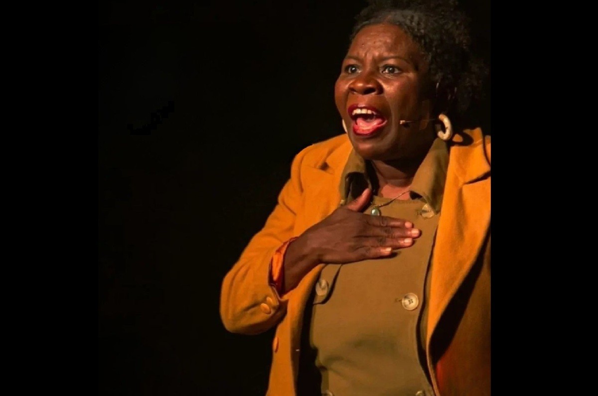 Teatro Municipal de Rio das Ostras recebe estreia da comédia “Querida Mamãe” com duas sessões gratuitas