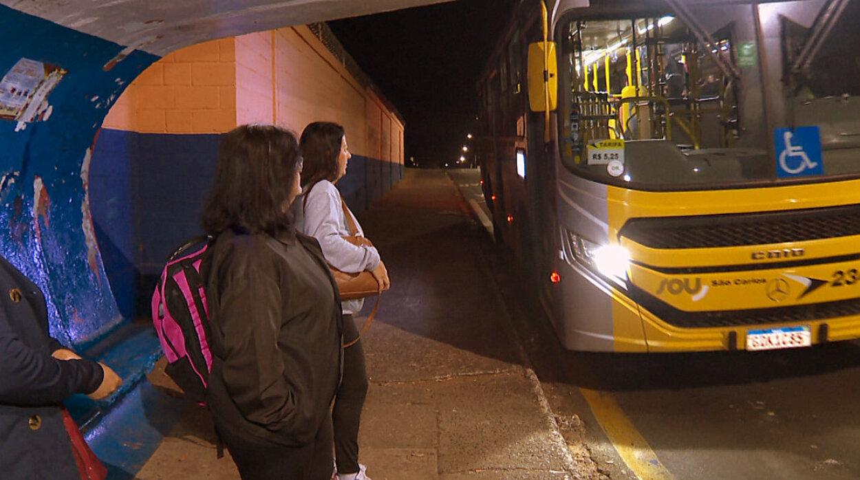 Passageiros reclamam da falta de ônibus aos finais de semana e feriados em São Carlos