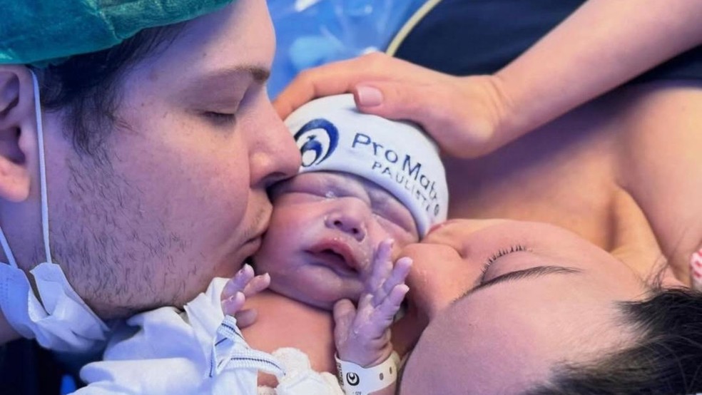 O bebê Bento após o parto  — Foto: Reprodução/Rede Sociais