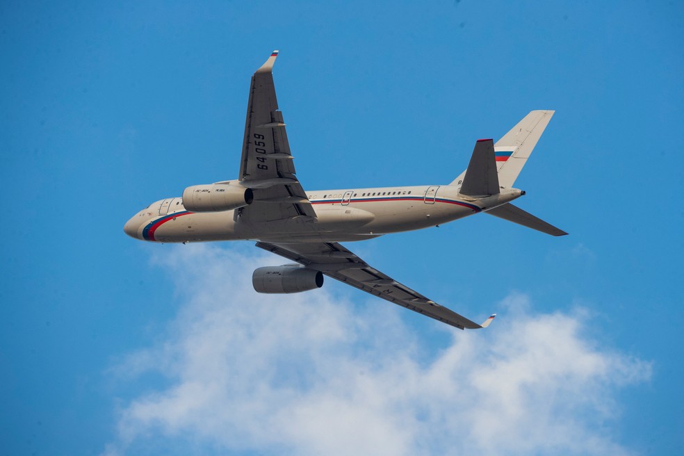 Avião militar russo deixa Ancara, na Turquia, após troca de prisioneiros entre Rússia e EUA, em 1º de agosto de 2024. — Foto: Tunahan Turhan/ Reuters