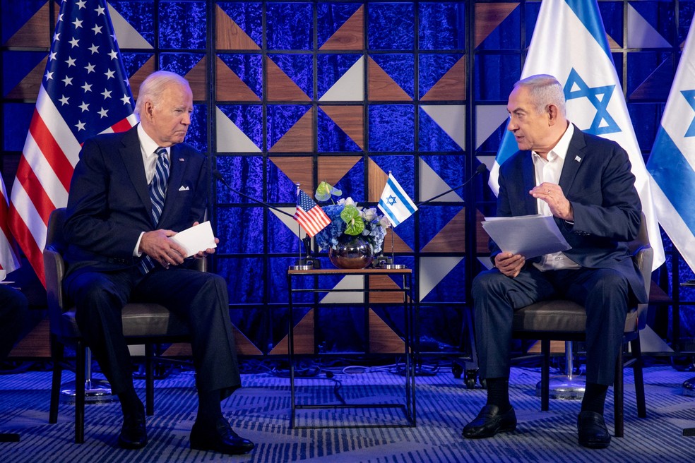 Joe Biden e Benjamin Netanyahu em outubro de 2023 — Foto: Miriam Alster/Reuters