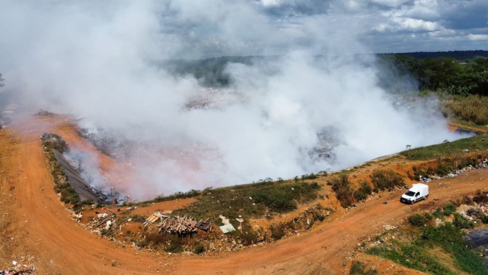 Incêndio atinge lixão de Oiapoque e preocupa moradores; prefeitura diz que fogo começou durante ação do Ibama