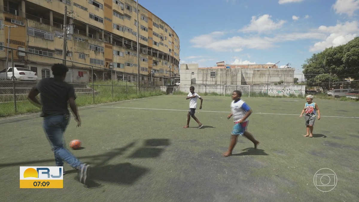 Memórias: Conjunto Getúlio Vargas, em Guadalupe, na Zona Norte, é celeiro de craques do futebol | Rio de Janeiro