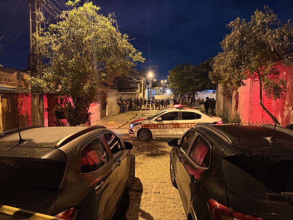 Homem de 35 anos é morto a tiros em rua de Campina Grande — Foto: Jonathan Alves/TV Paraíba