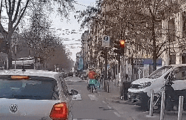 VÍDEO mostra momento em que bonde descarrila em Milão; duas pessoas morreram