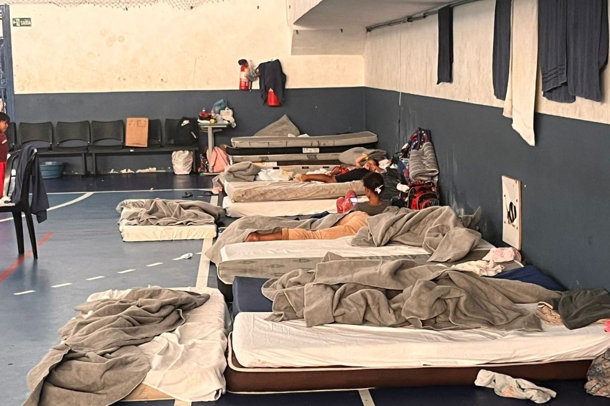 Famílias deixam abrigos e começam a voltar para casas após chuvas em Mongaguá