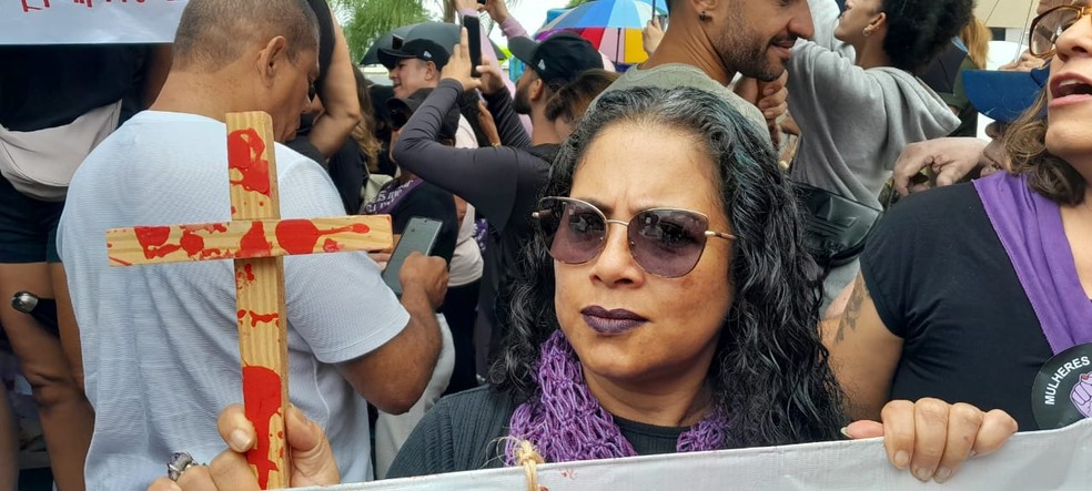 Mulheres protestam contra feminicídios em Brasília — Foto: Josualdo Moura/TV Globo