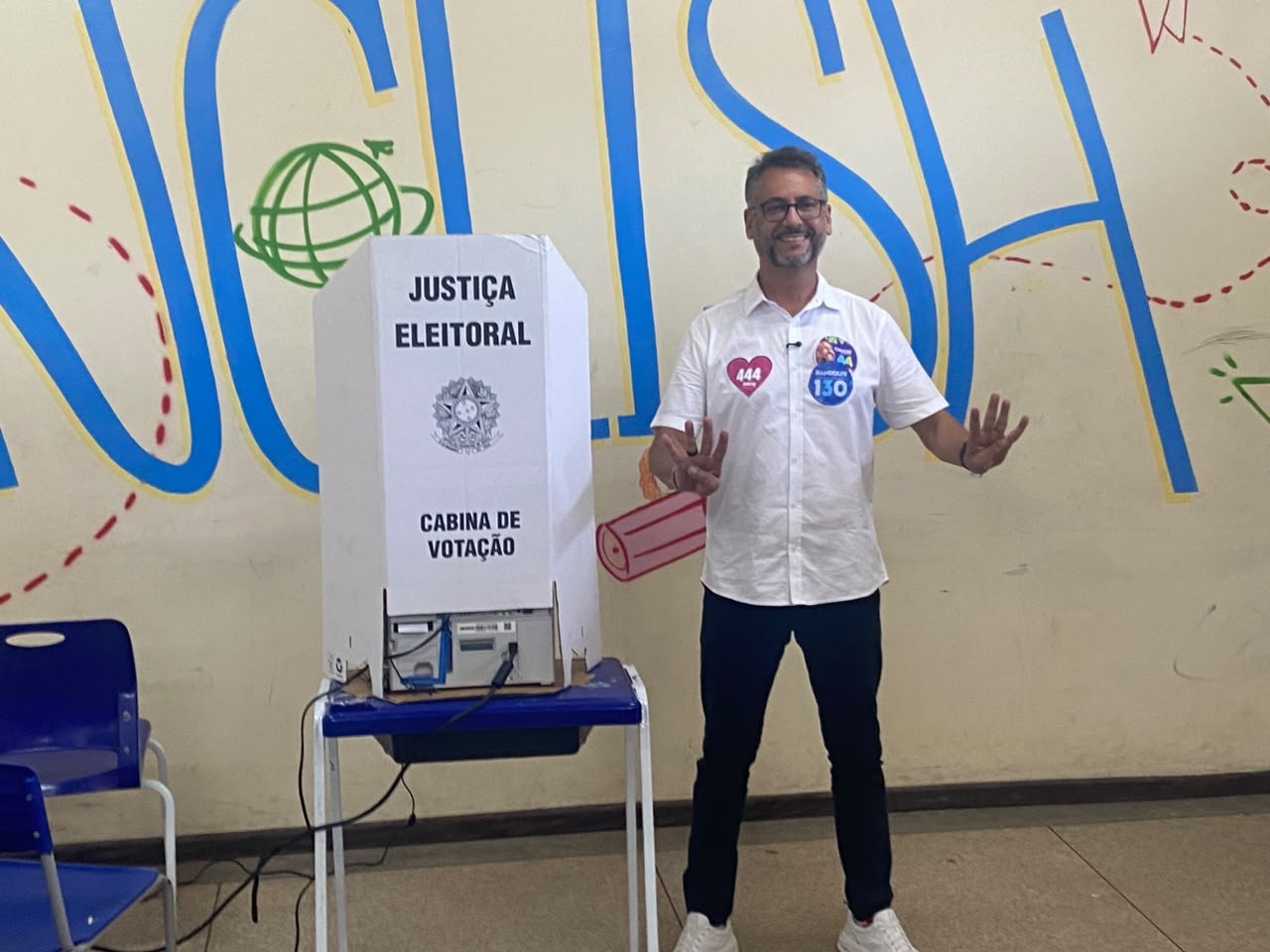 Clécio Luís (União) vota em Macapá