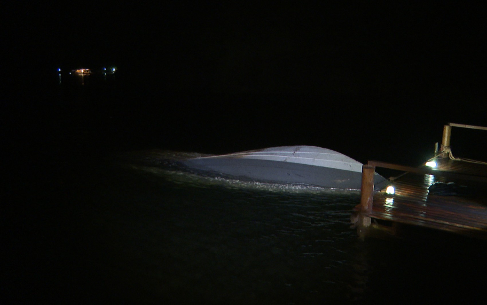 Lancha que bateu no Rio Grande tinha capacidade máxima de 8 pessoas, diz Marinha