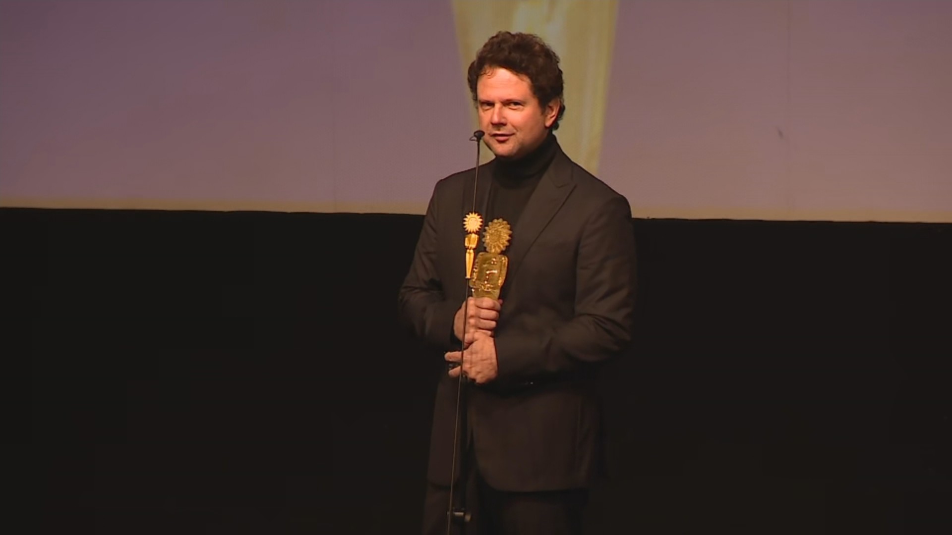 Selton Mello recebe Kikito de Cristal no Festival de Cinema de Gramado