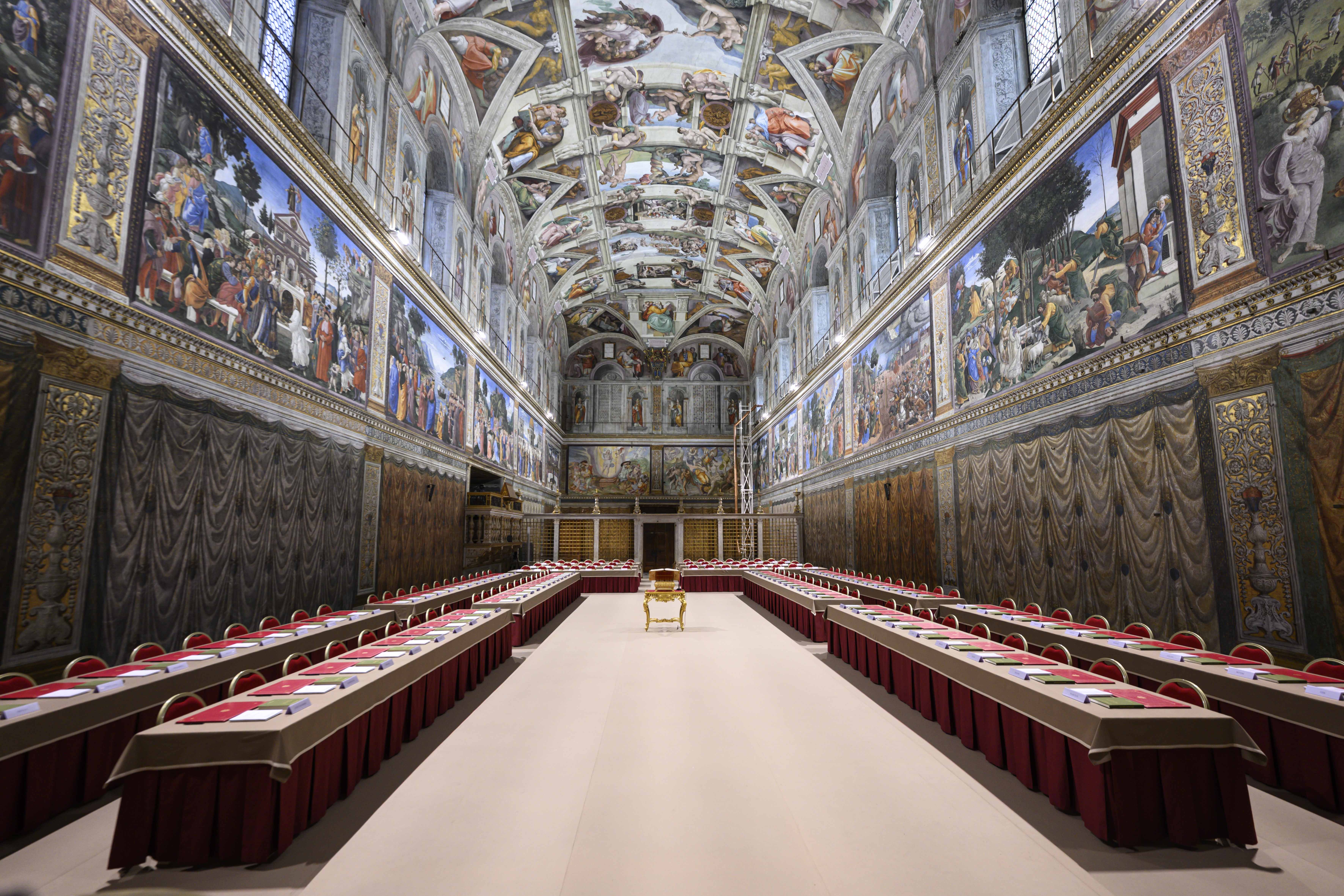 'Esquenta' do conclave: Vaticano divulga imagens de Capela Sistina pronta para receber cardeais; FOTOS